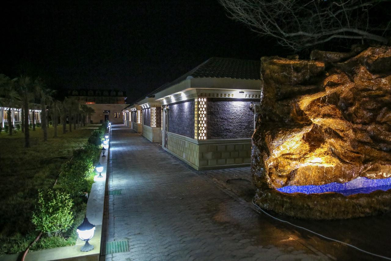 Semeni Hotel & Restaurant ミンゲチェヴィル エクステリア 写真