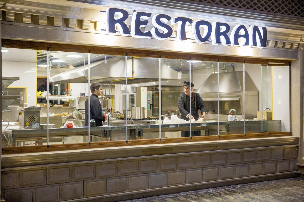 Semeni Hotel & Restaurant ミンゲチェヴィル エクステリア 写真